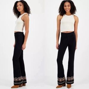 Driftwood Wyatt Embroidered Pull On Stretch Denim Flare Jeans‎ Large NWT